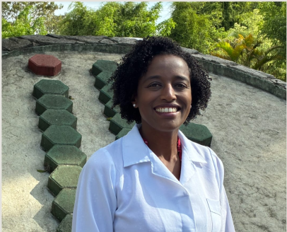 Profª Drª  Júnia Gomes